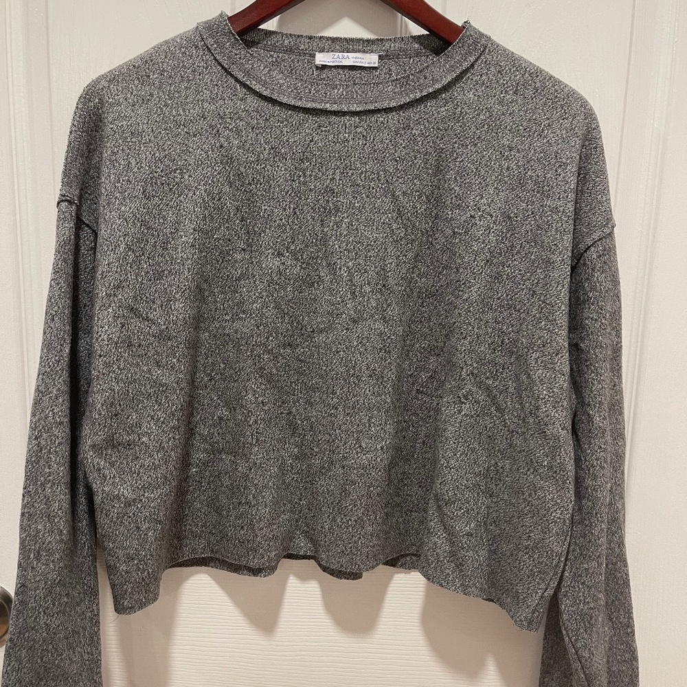 Long sleeve grey sweater
